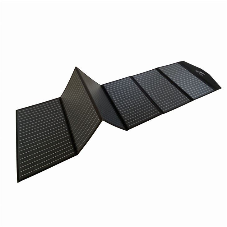 Velký skládací solární panel
