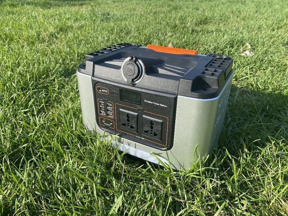 Přenosná elektrárna 700W